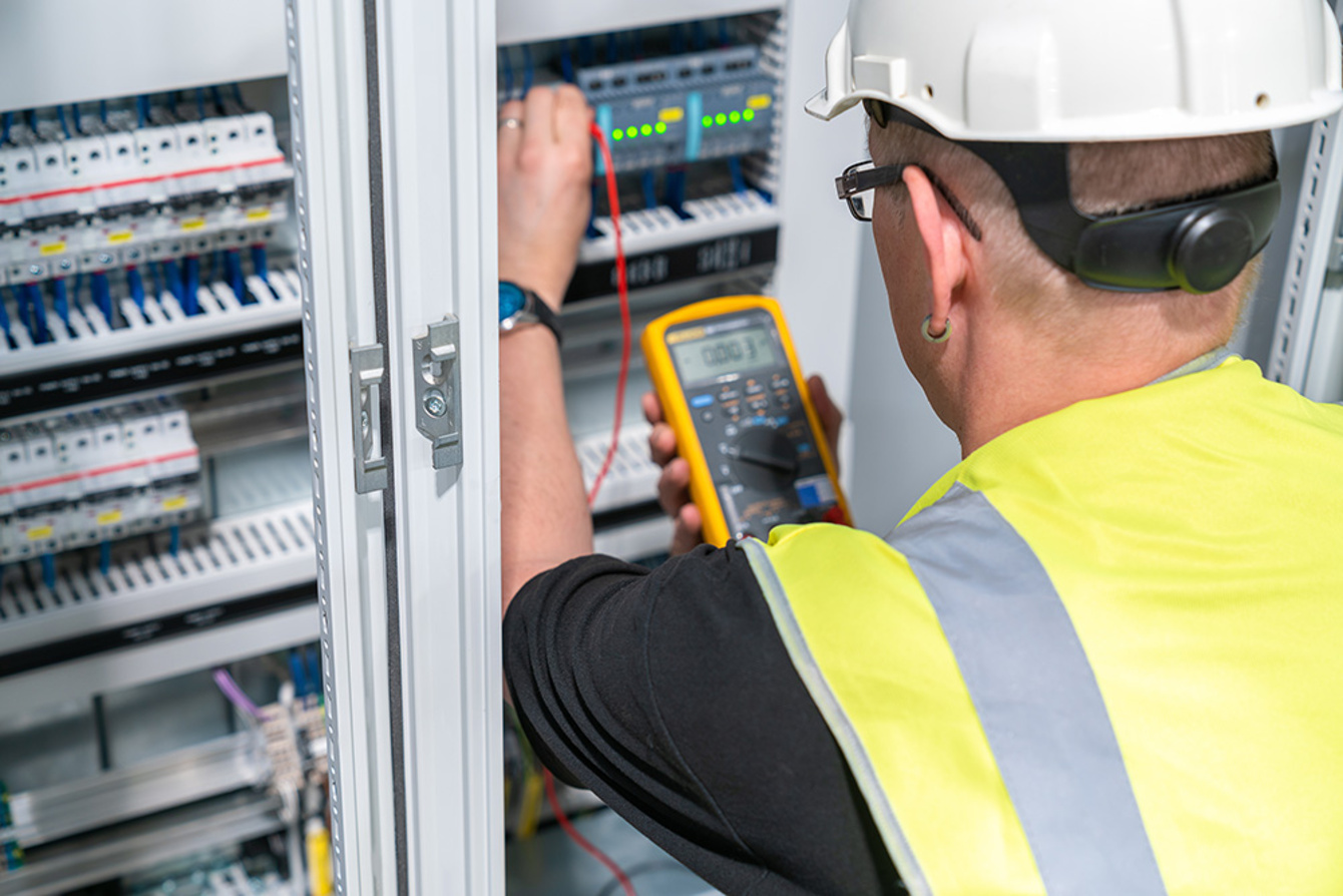 Elektroanlagen-Kontrolle bei Hofmann Elektrotechnik und Gebäudeservice in Neuhütten